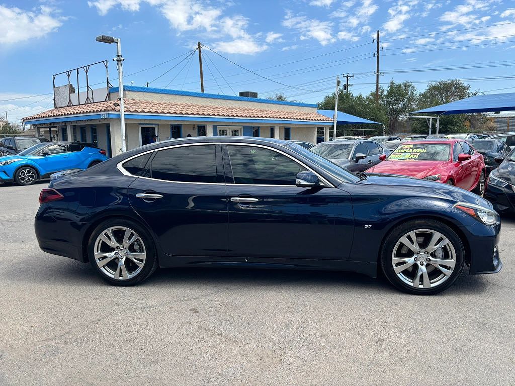 2015 Infiniti Q70