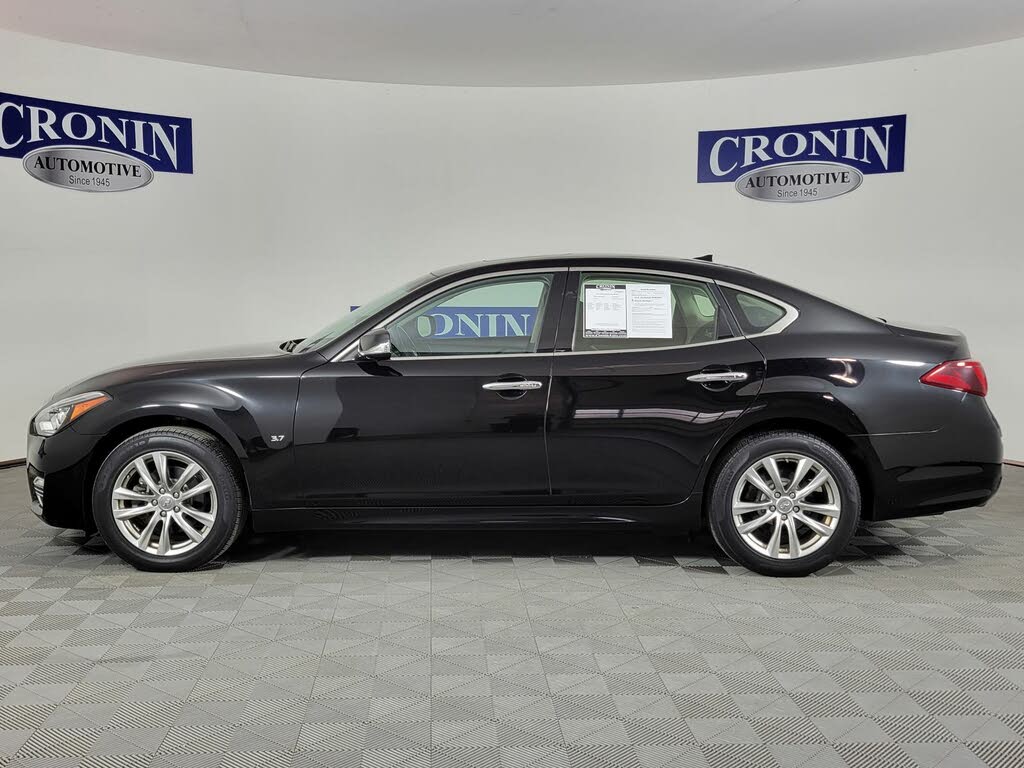 2017 INFINITI Q70