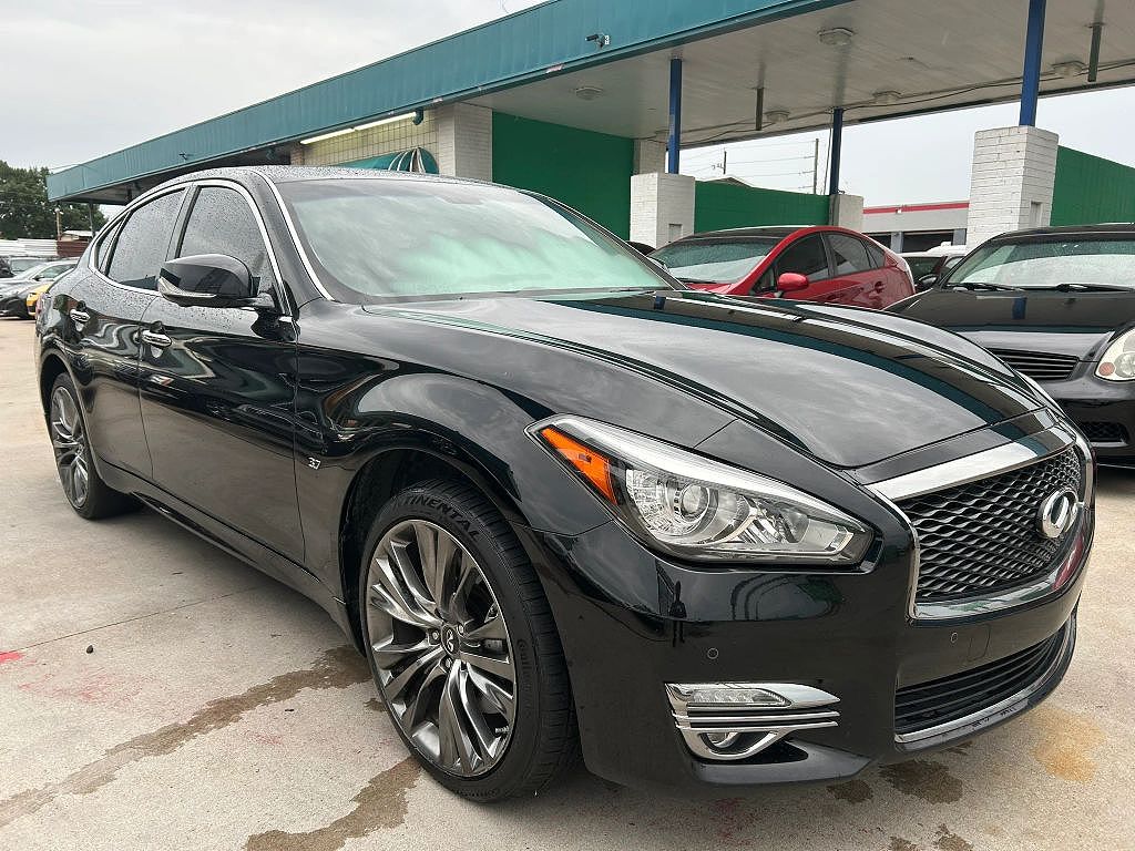 2017 Infiniti Q70