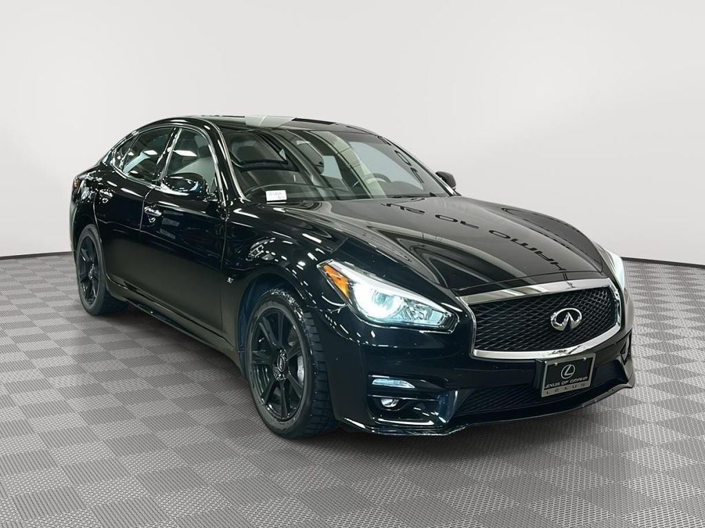 2017 Infiniti Q70 3.7