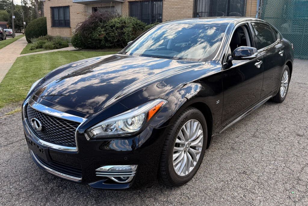 2016 Infiniti Q70 L