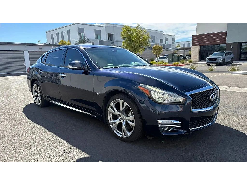 2017 Infiniti Q70 L