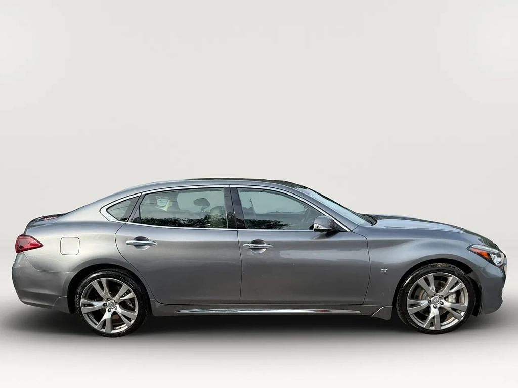 2017 Infiniti Q70 L
