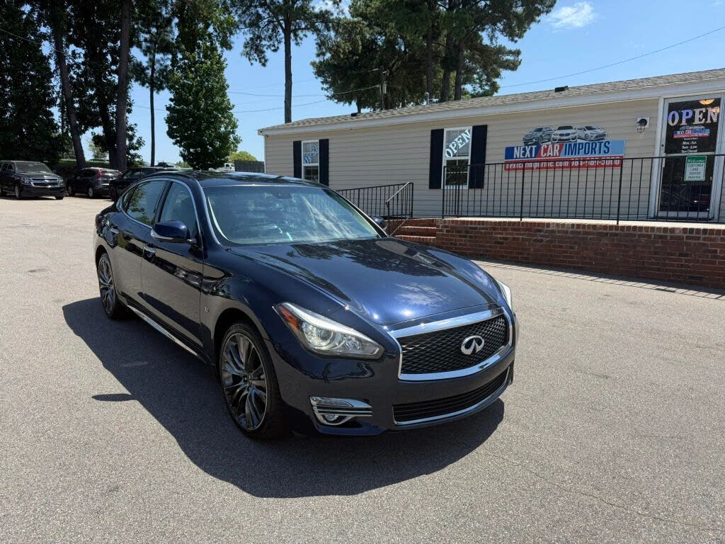2017 Infiniti Q70 L