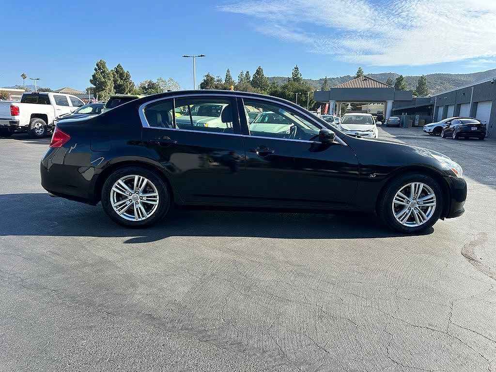 2015 INFINITI Q40