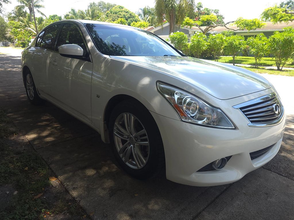 2015 Infiniti Q40