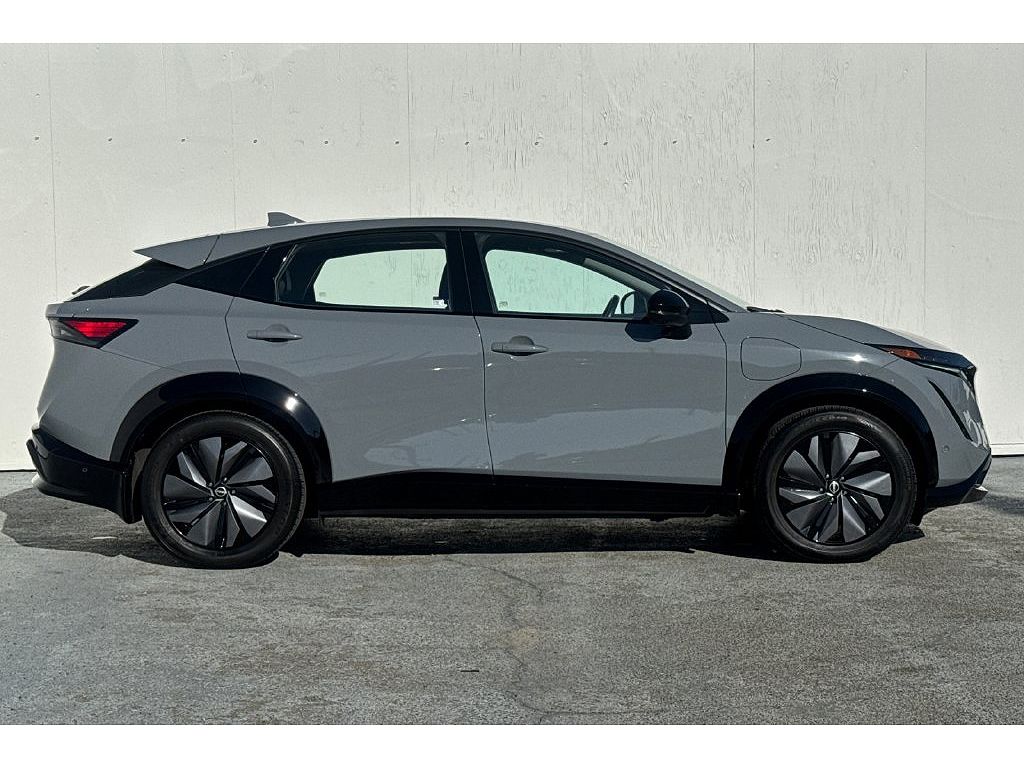 2024 Nissan ARIYA photo 1