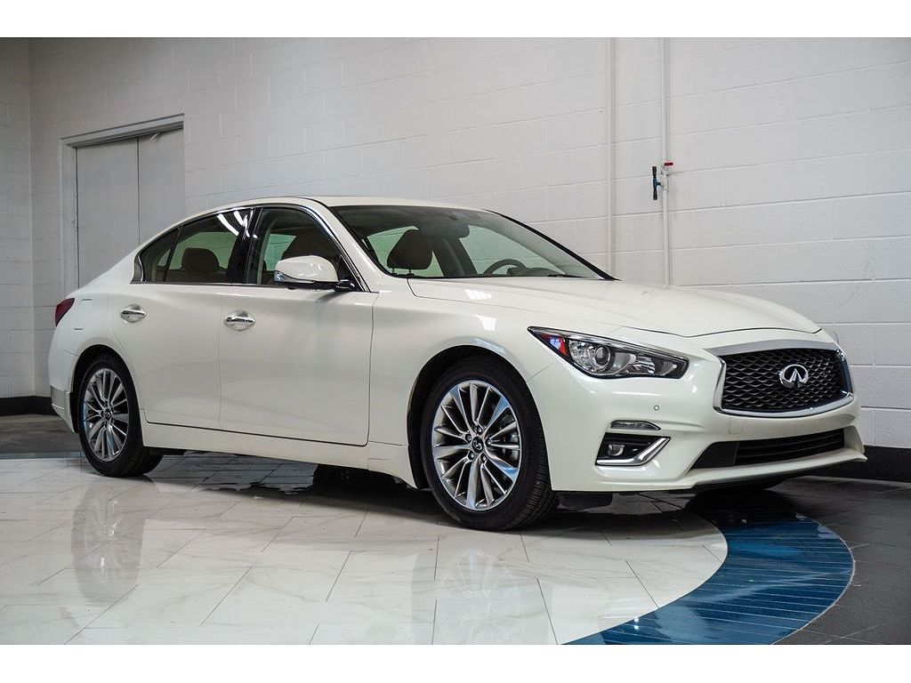 2023 INFINITI Q50 LUXE