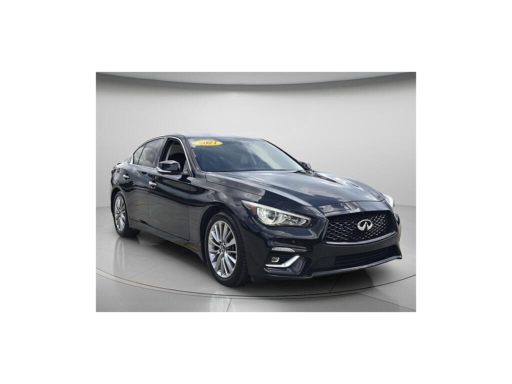 2021 Infiniti Q50 LUXE