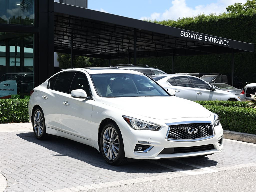 2023 Infiniti Q50 LUXE