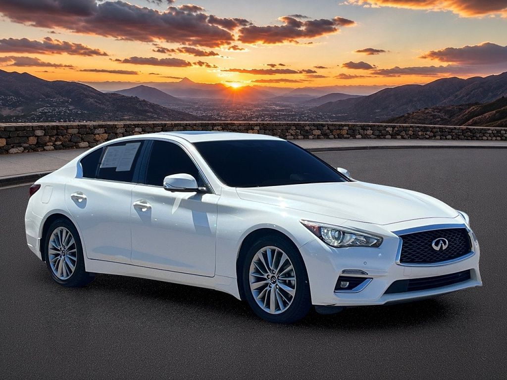 2023 Infiniti Q50 LUXE
