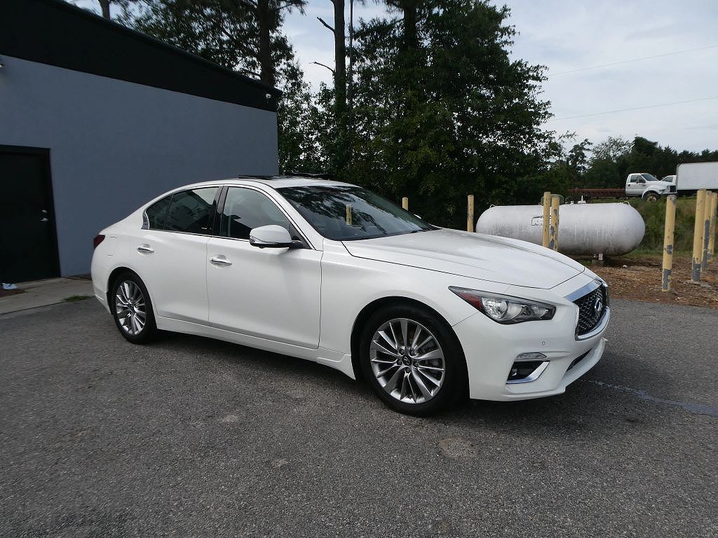 2021 Infiniti Q50 LUXE