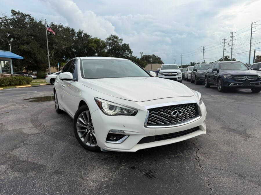 2023 Infiniti Q50 LUXE