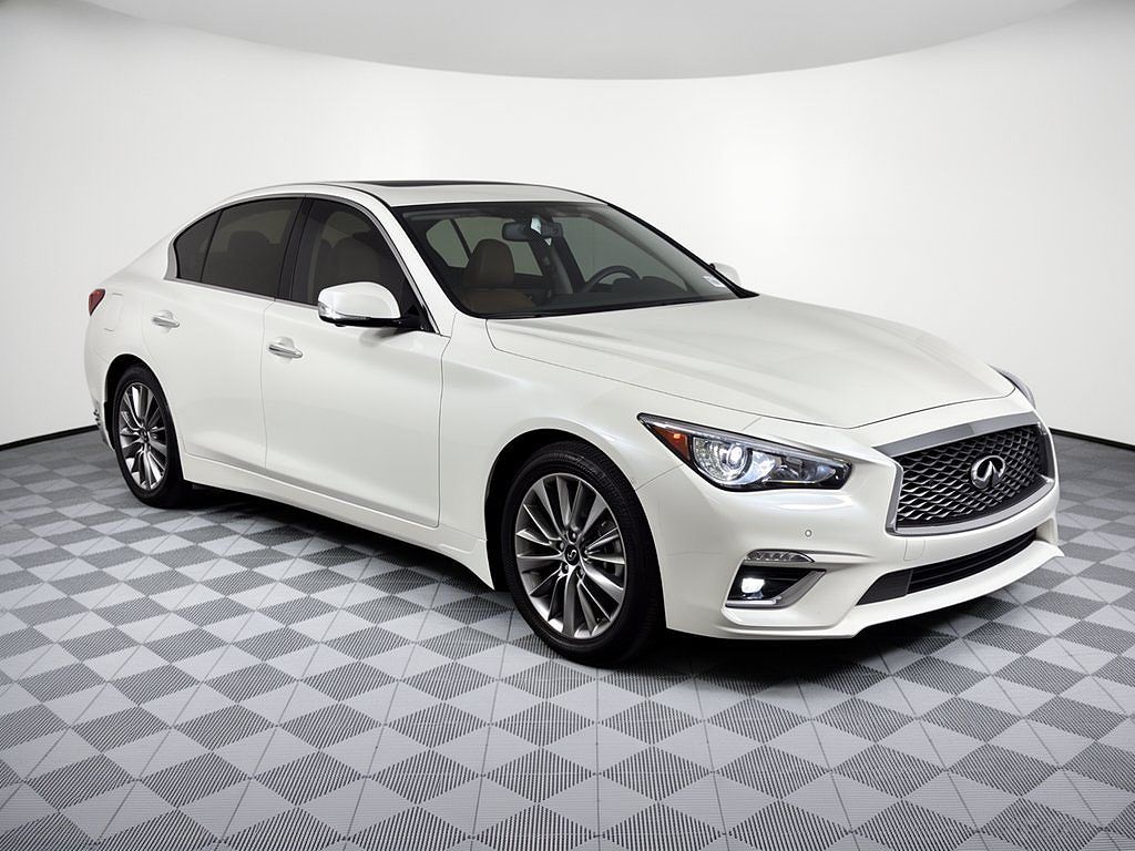 2023 INFINITI Q50 LUXE