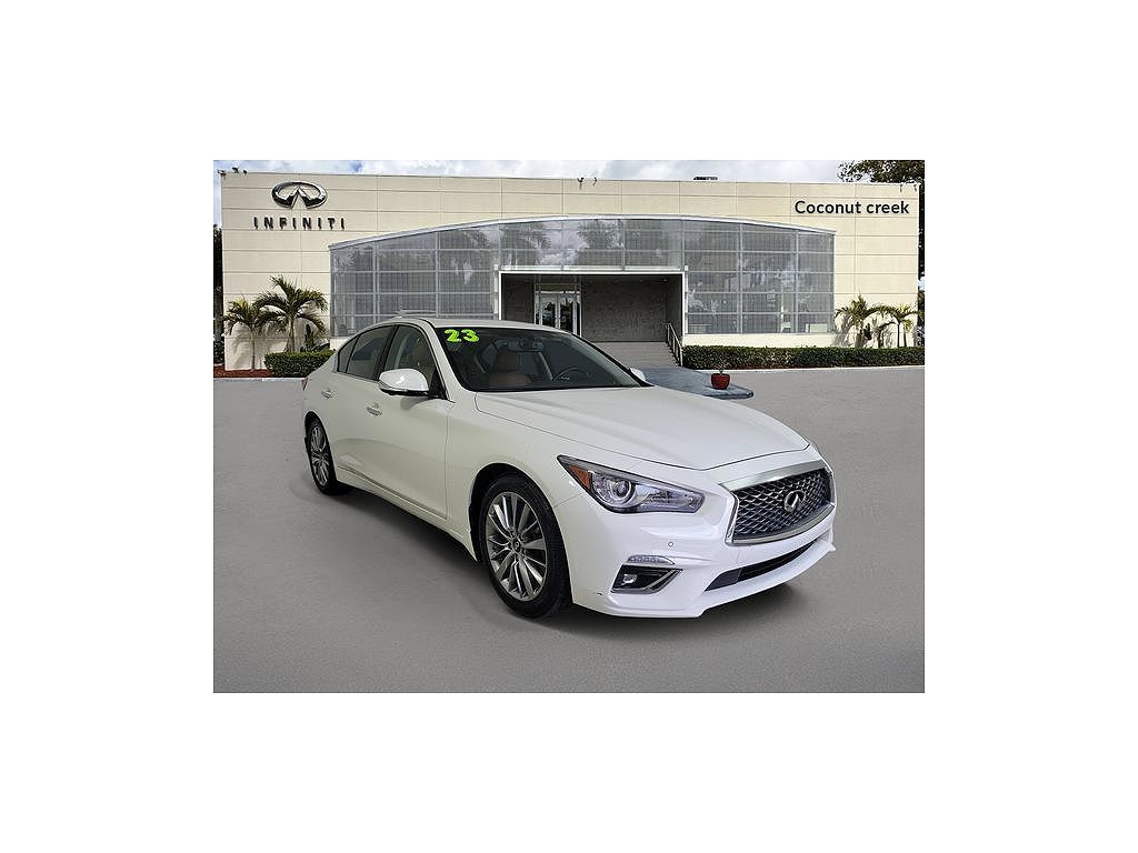 2023 Infiniti Q50 LUXE