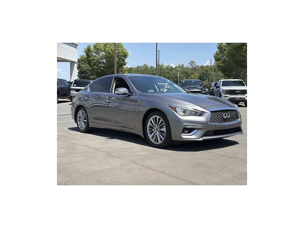 2023 Infiniti Q50 LUXE