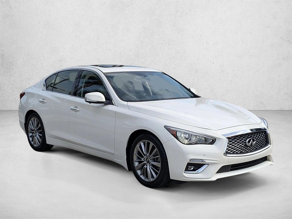 2023 INFINITI Q50 LUXE