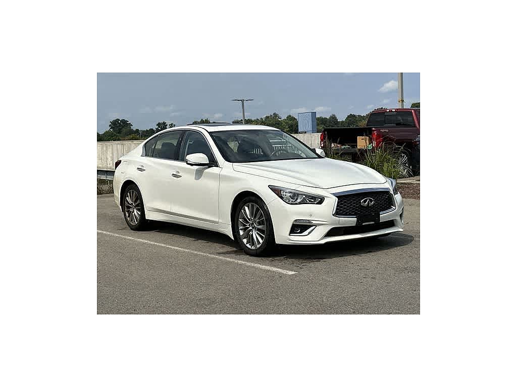 2023 Infiniti Q50 LUXE