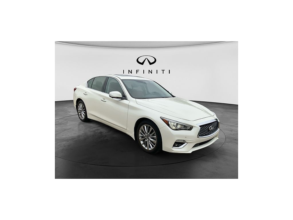 2023 Infiniti Q50 LUXE