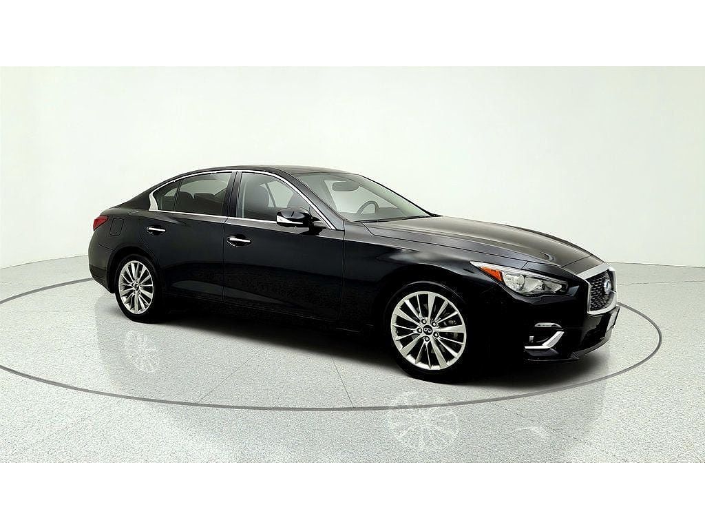 2023 Infiniti Q50 LUXE