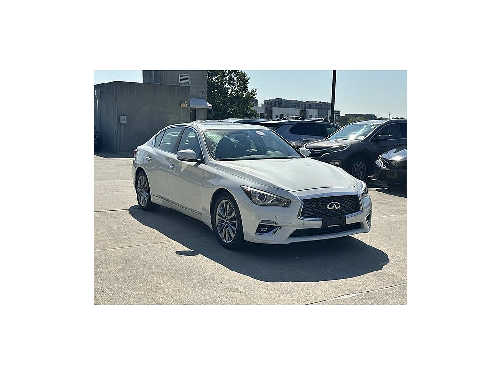 2023 Infiniti Q50 LUXE