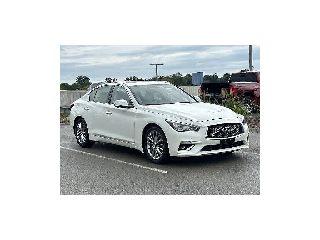 2023 Infiniti Q50 LUXE