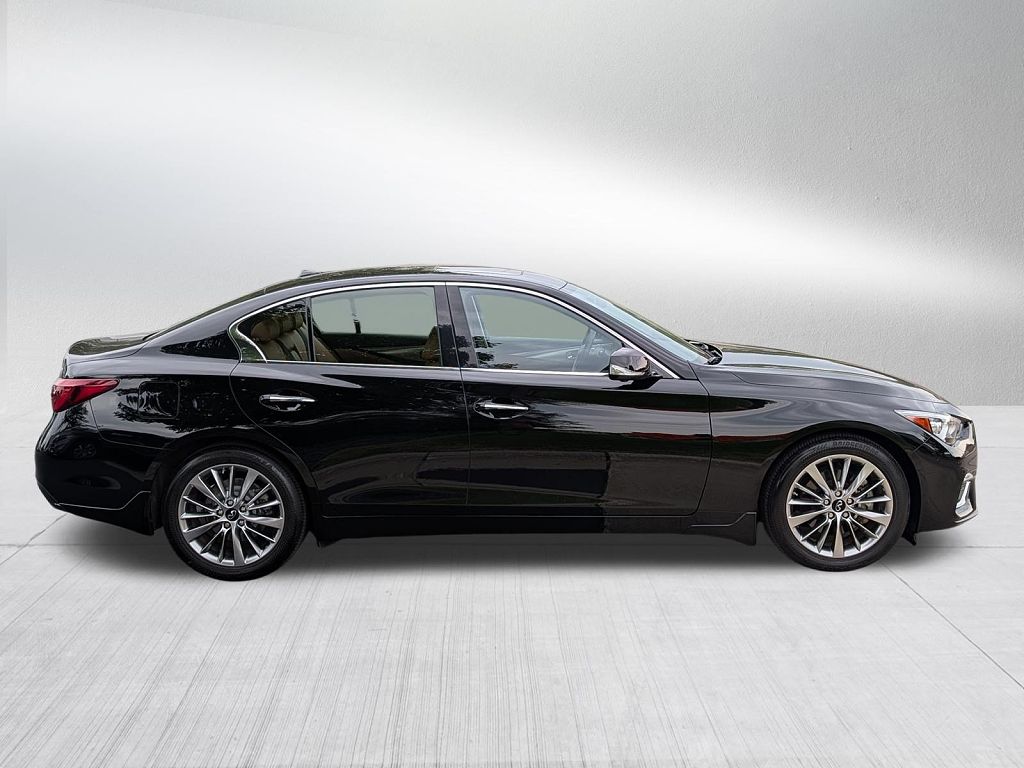 2023 Infiniti Q50 LUXE