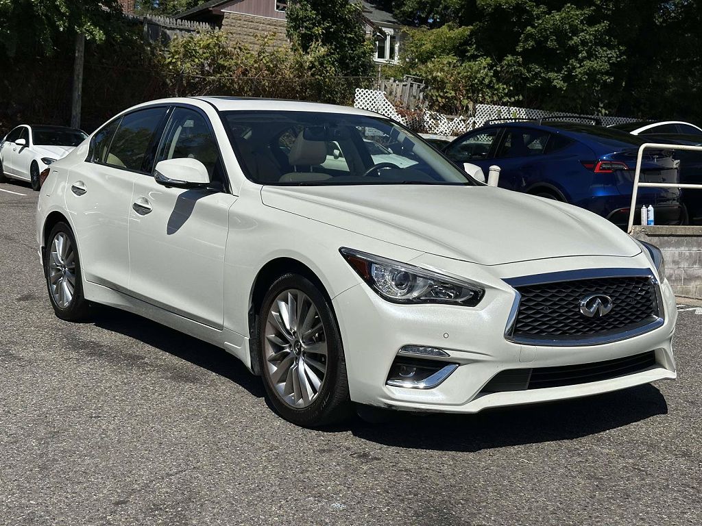2023 INFINITI Q50 LUXE