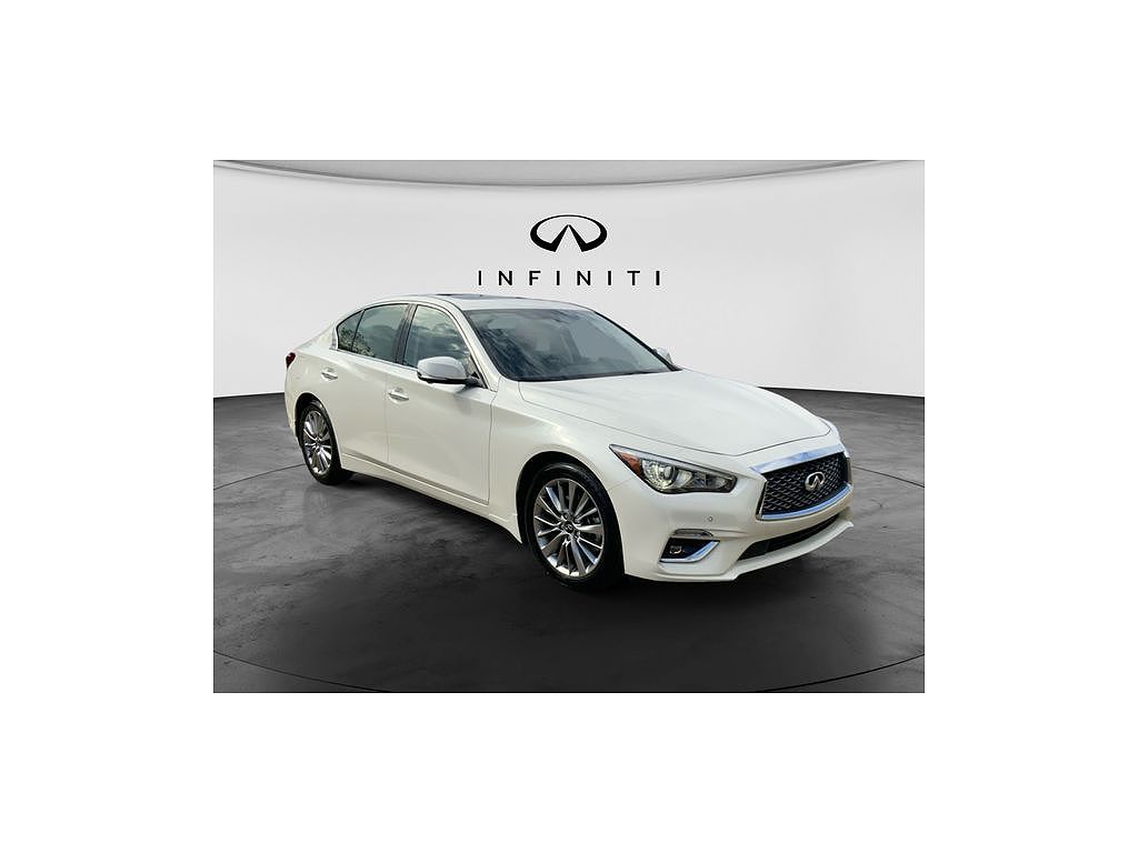 2023 Infiniti Q50 LUXE