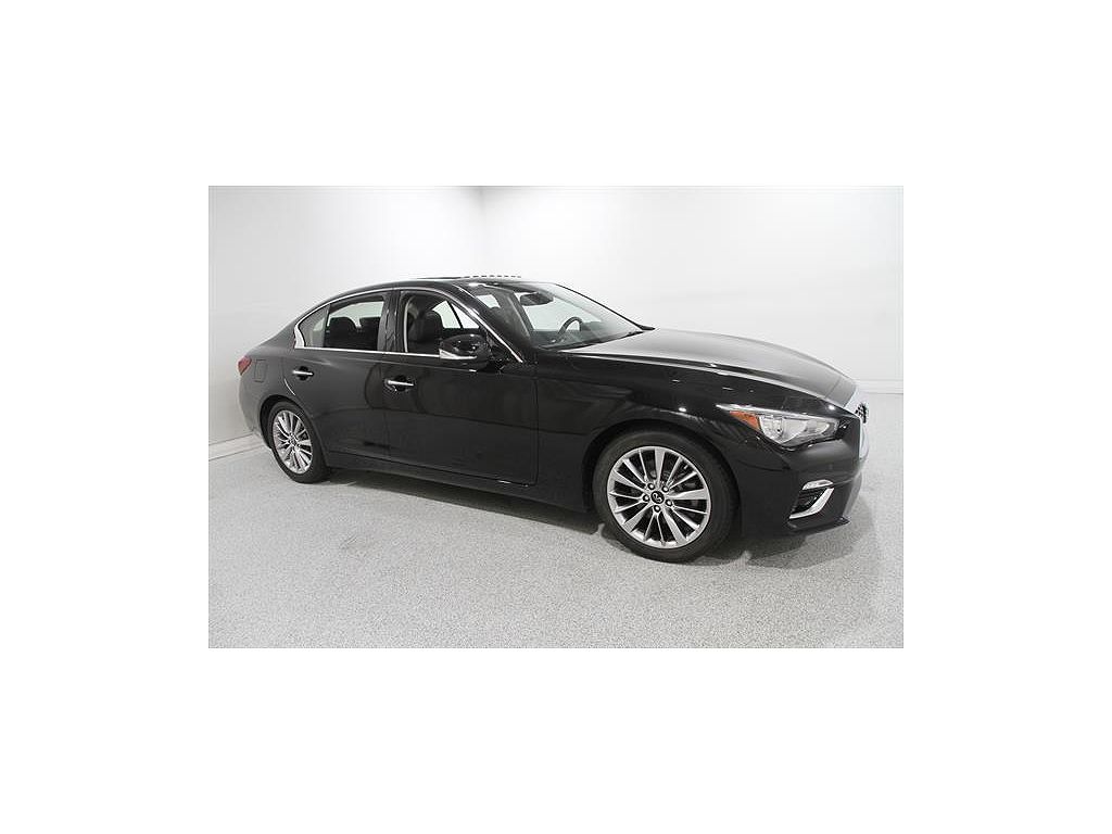 2023 Infiniti Q50 LUXE