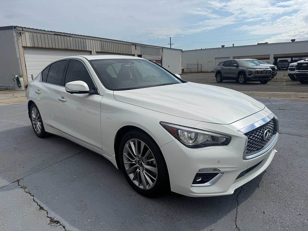 2023 Infiniti Q50 LUXE