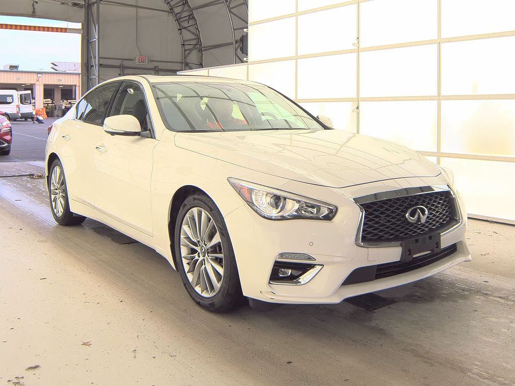 2023 INFINITI Q50 LUXE