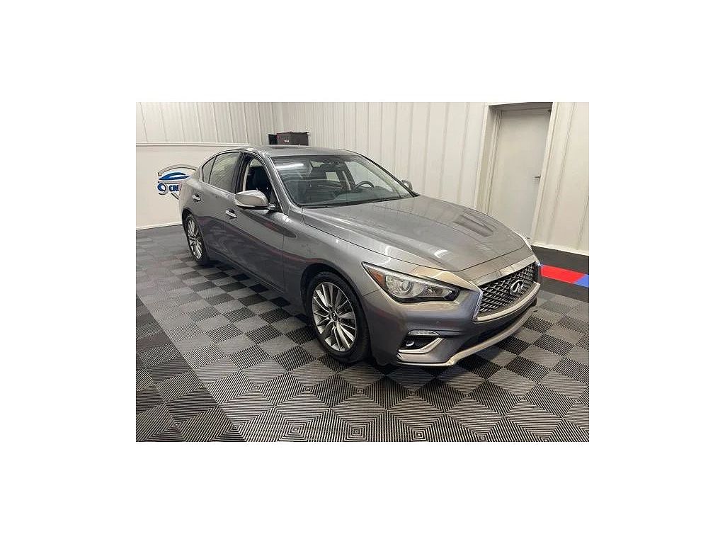 2023 Infiniti Q50 LUXE