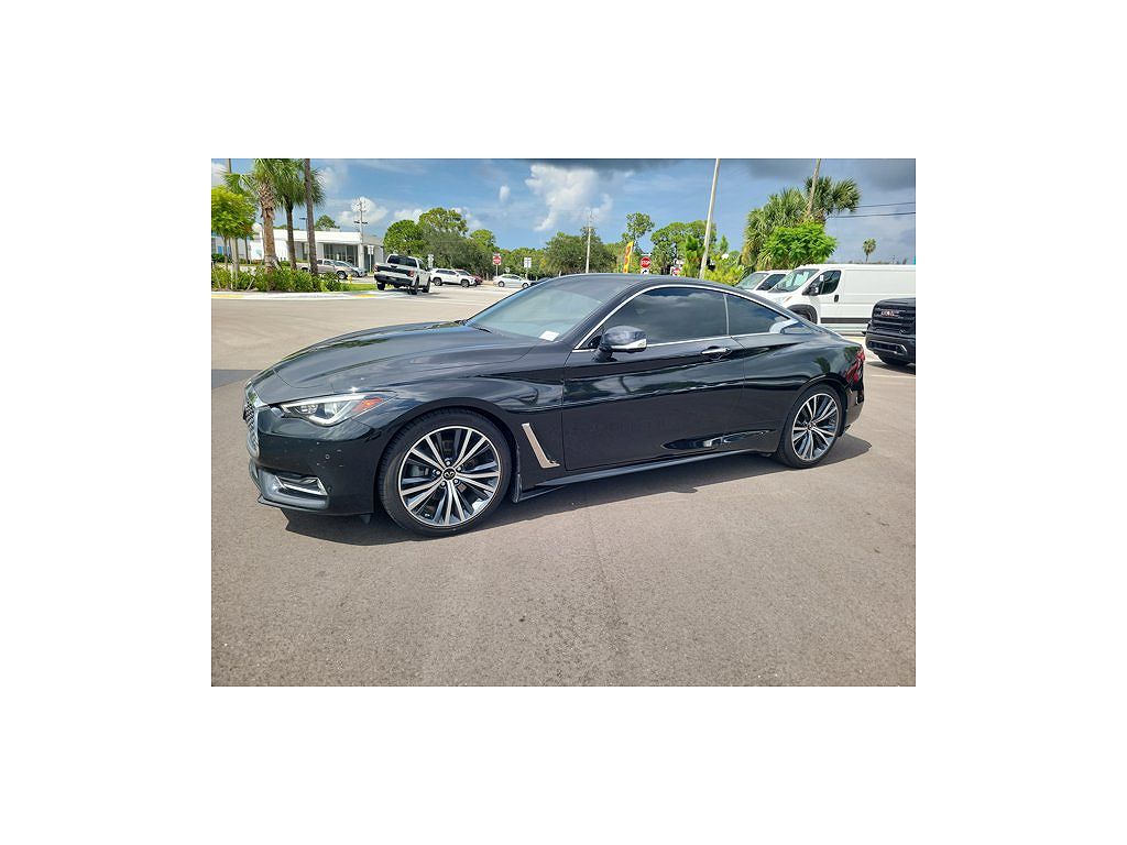 2022 Infiniti Q60 LUXE