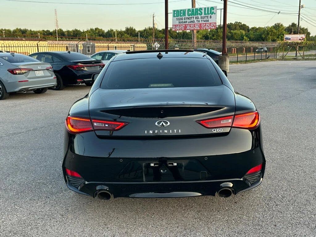 2021 Infiniti Q60 LUXE