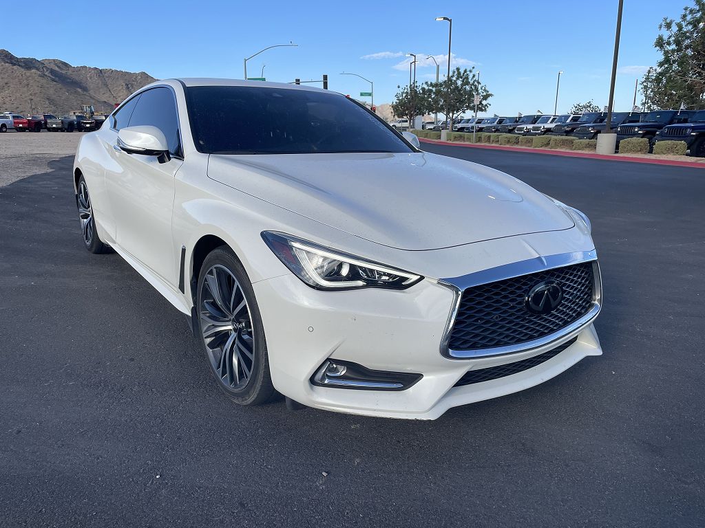 2021 Infiniti Q60 LUXE