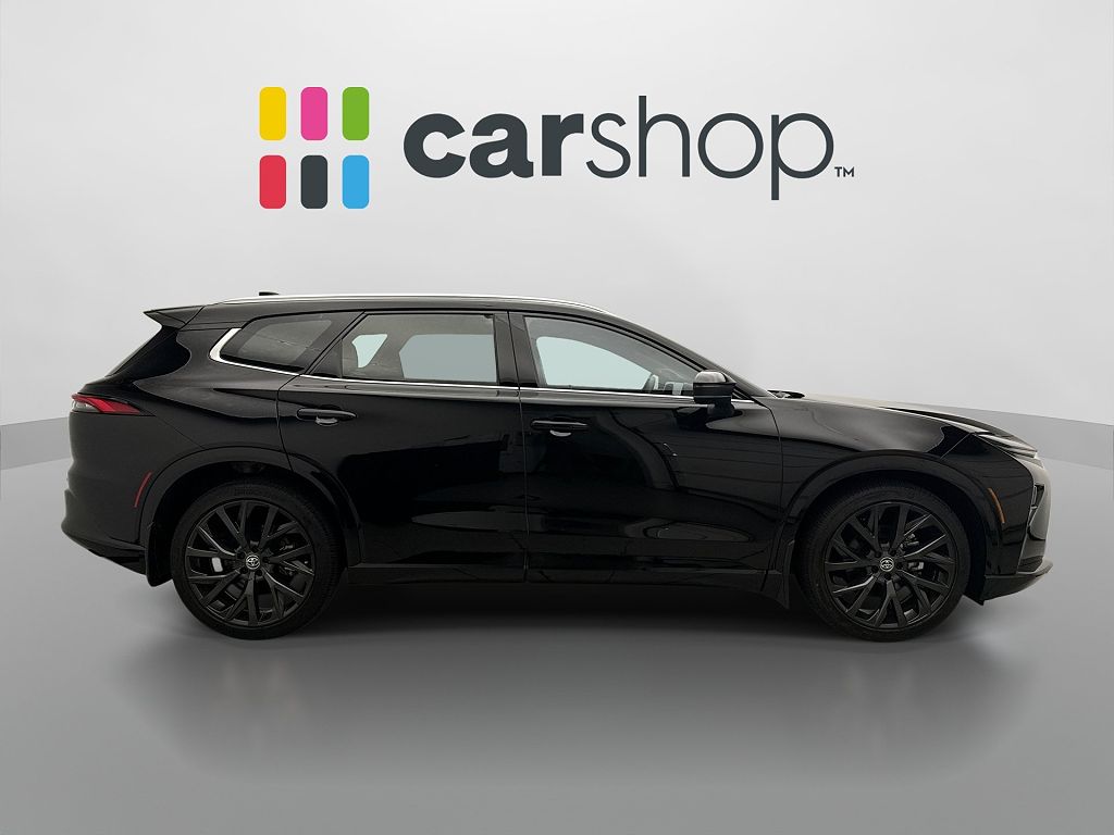 2025 Toyota Crown Signia XLE
