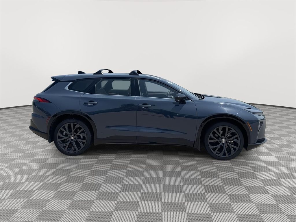 2025 Toyota Crown Signia XLE