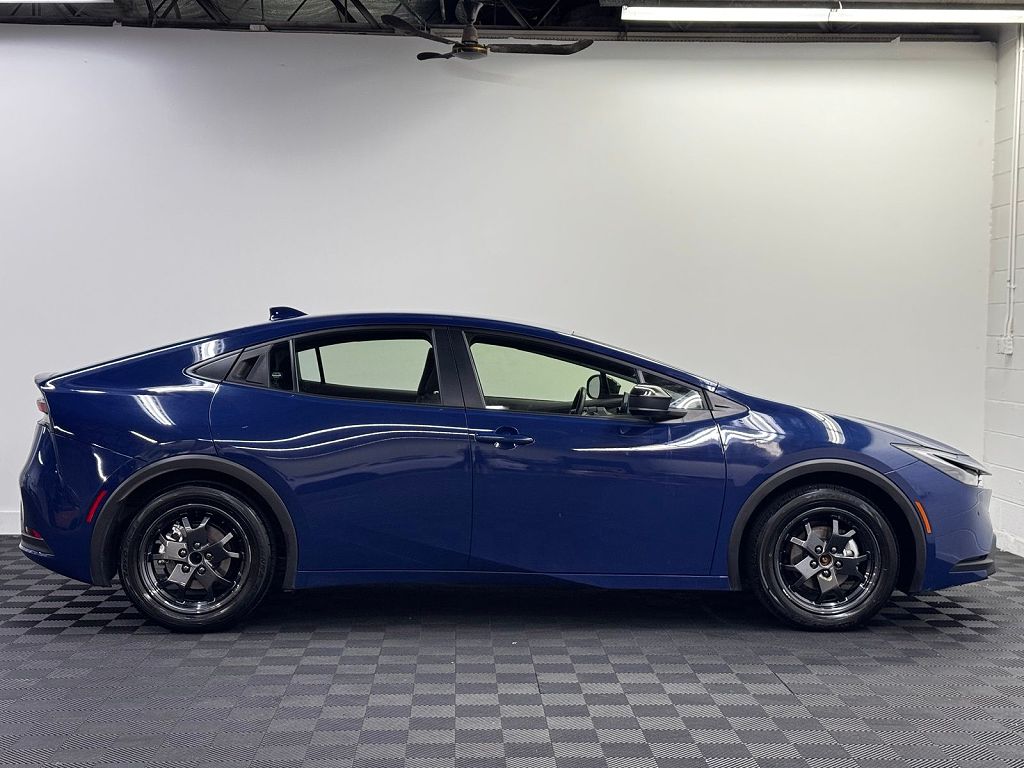 2024 Toyota Prius LE