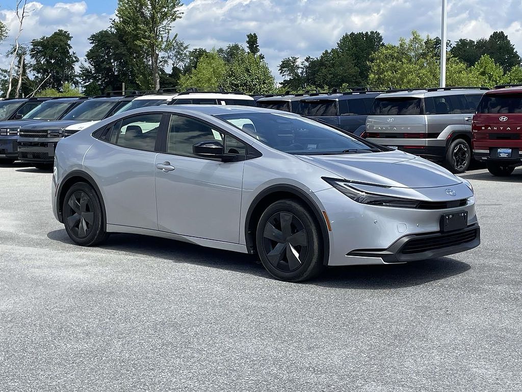2025 Toyota Prius LE