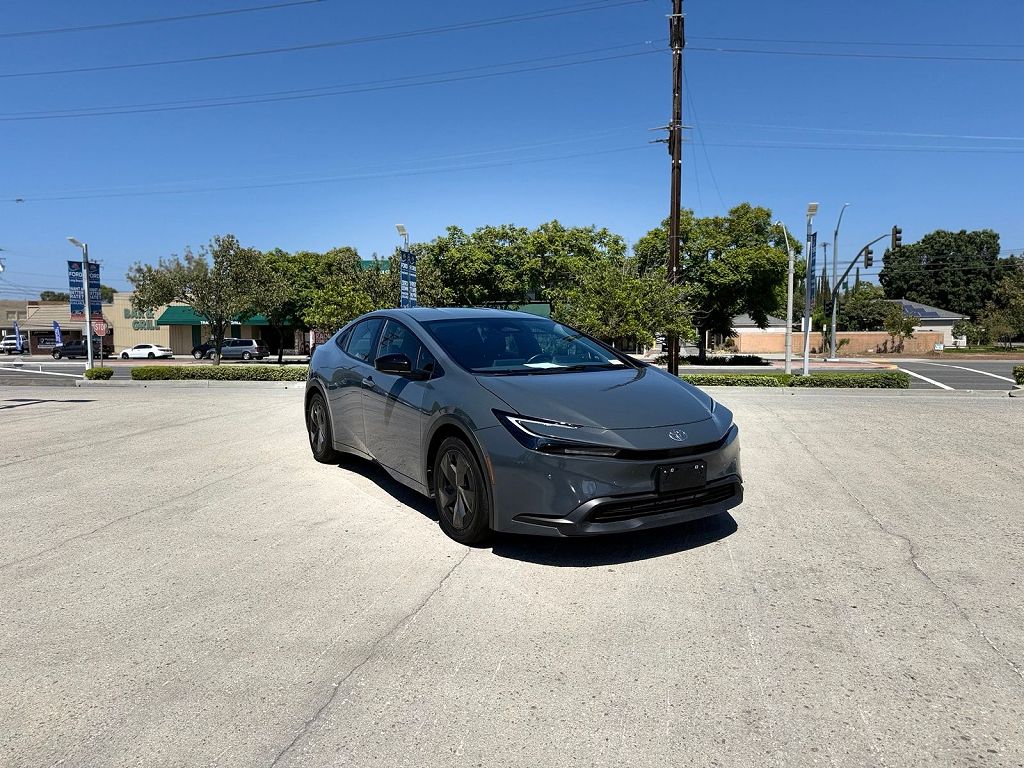 2025 Toyota Prius LE