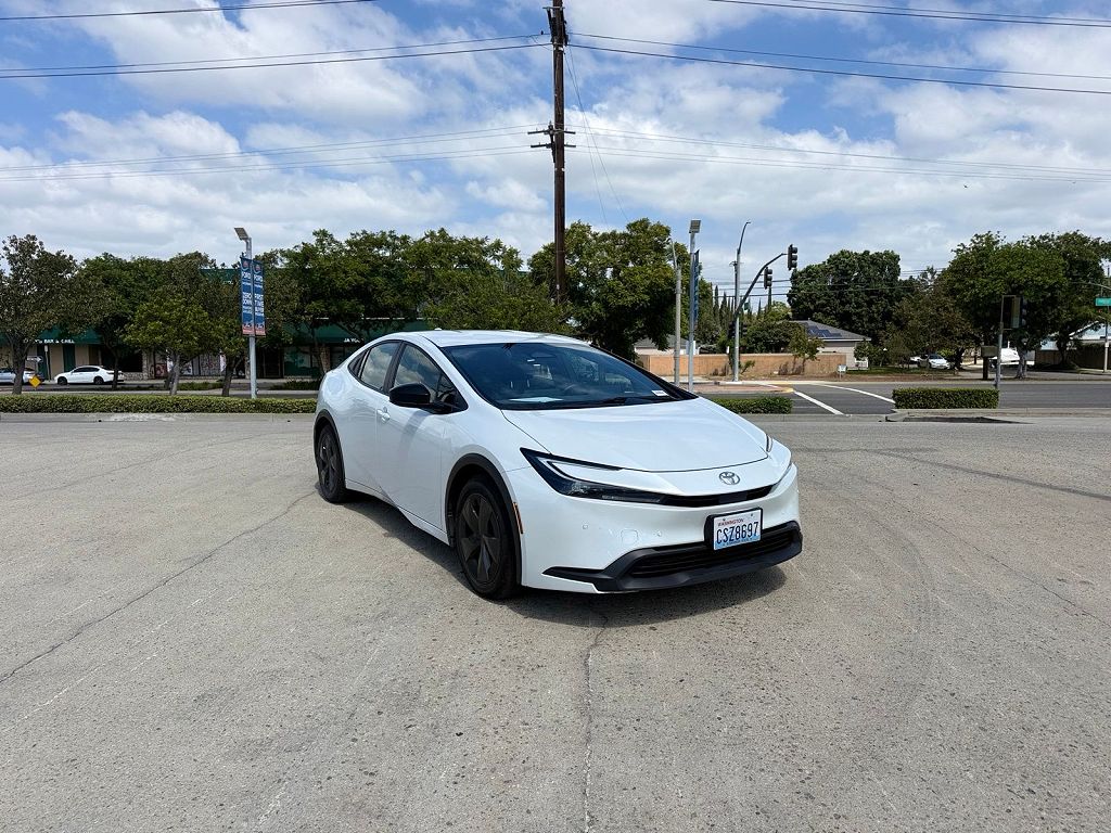 2025 Toyota Prius LE