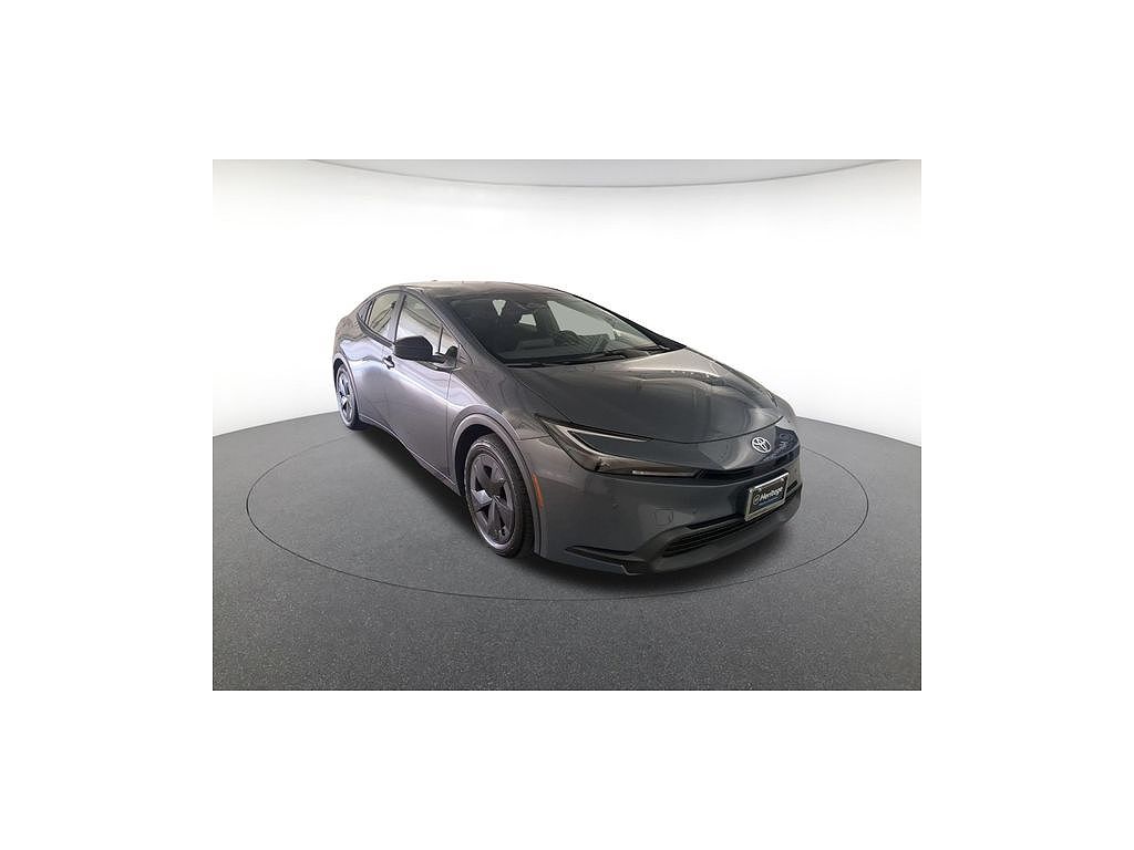 2025 Toyota Prius LE