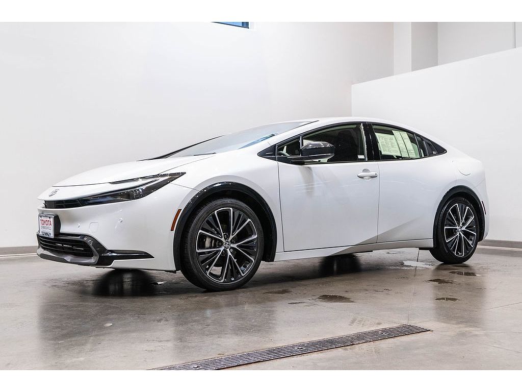 2025 Toyota Prius XLE