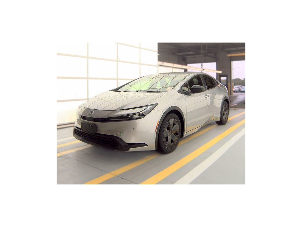 2025 Toyota Prius LE