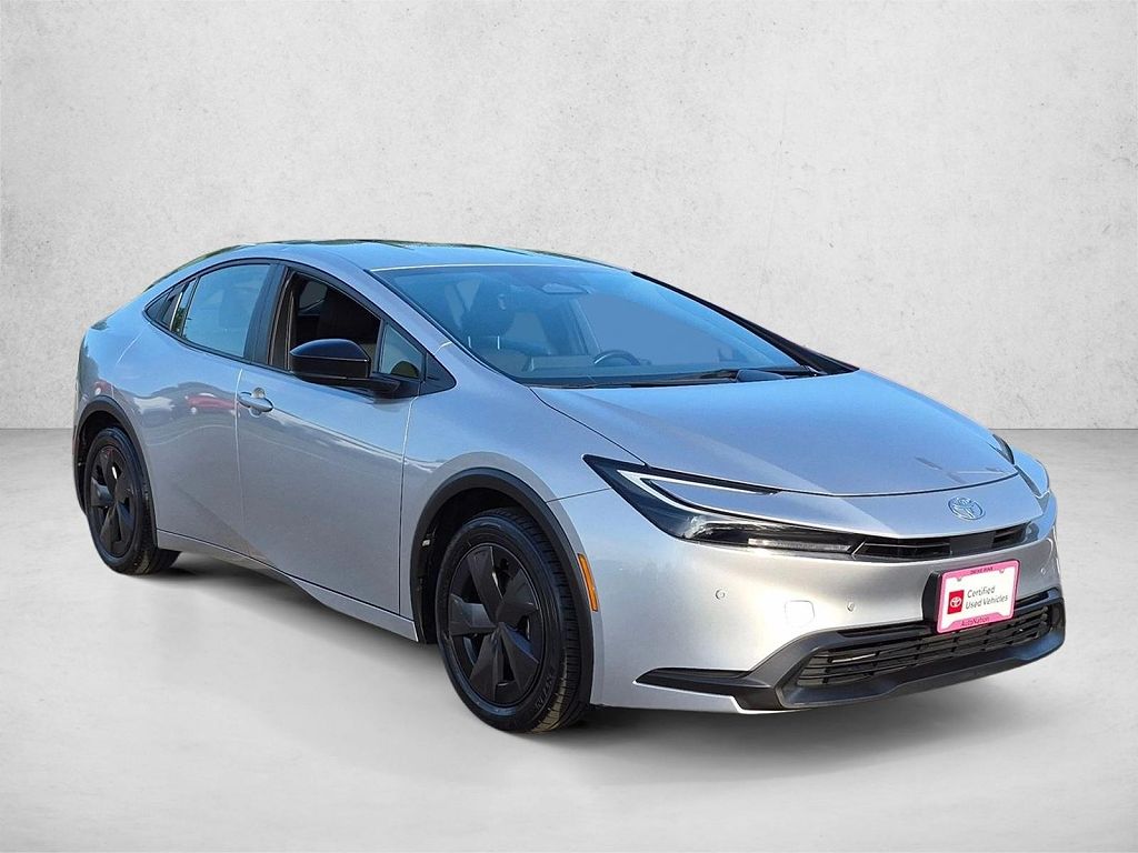 2025 Toyota Prius LE