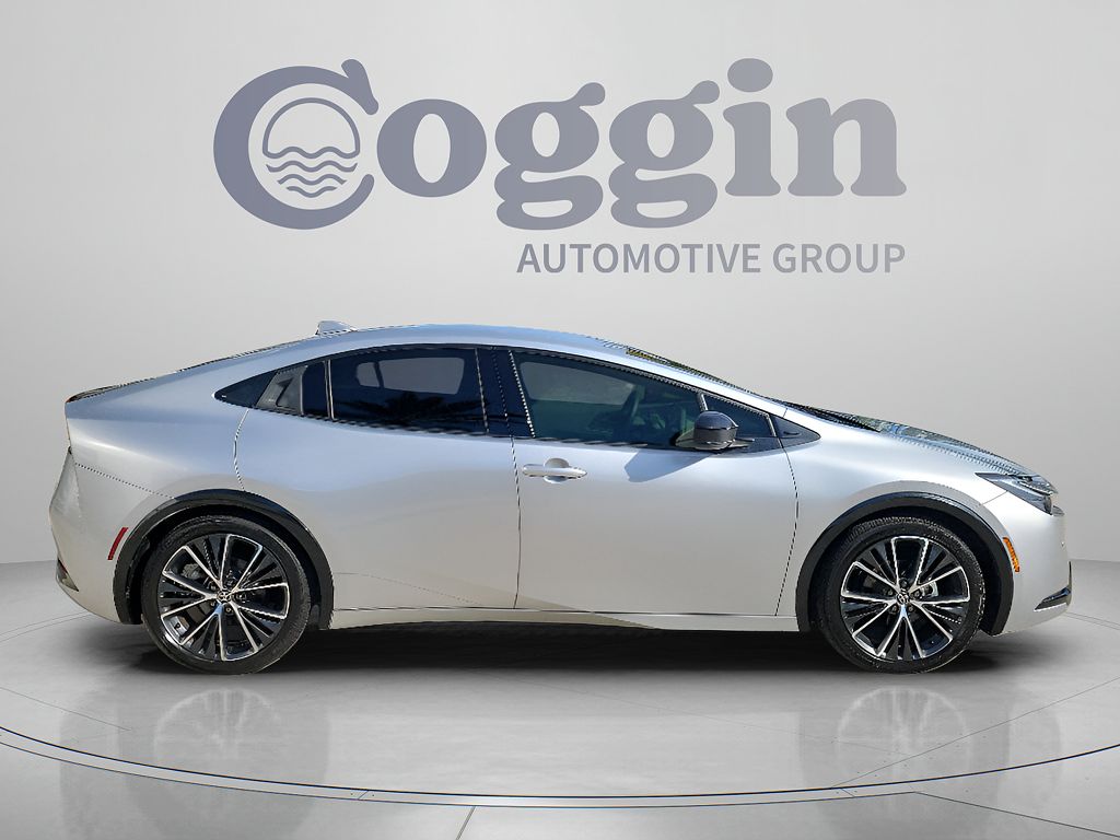 2023 Toyota Prius LE