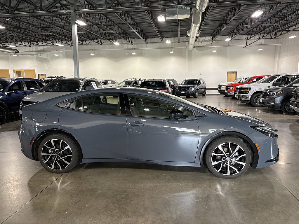 2024 Toyota Prius Prime SE