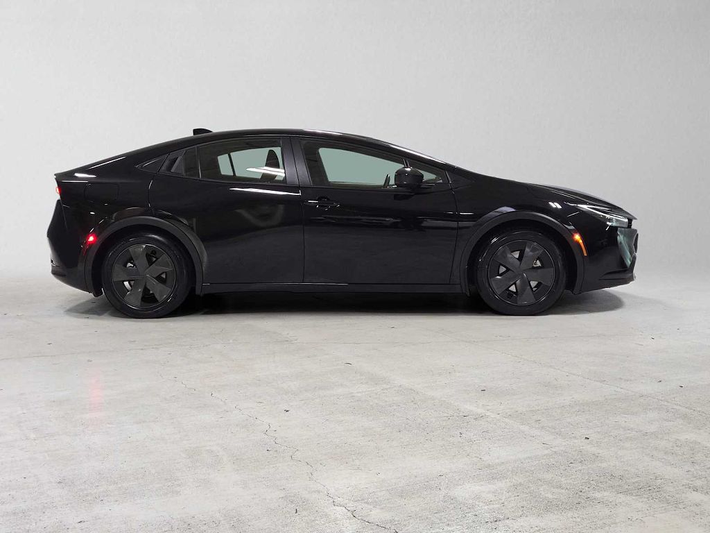 2025 Toyota Prius Plug-In Hybrid SE
