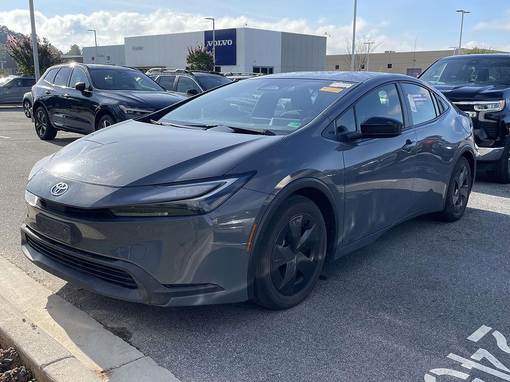 2025 Toyota Prius LE